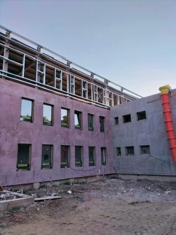 ETAJARE GRĂDINIȚĂ TURDA - curte interioara si schela