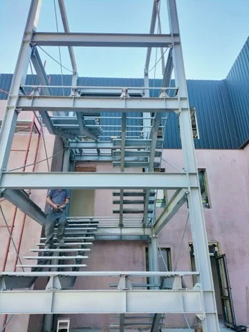 ETAJARE GRĂDINIȚĂ TURDA - casa scarii metalice