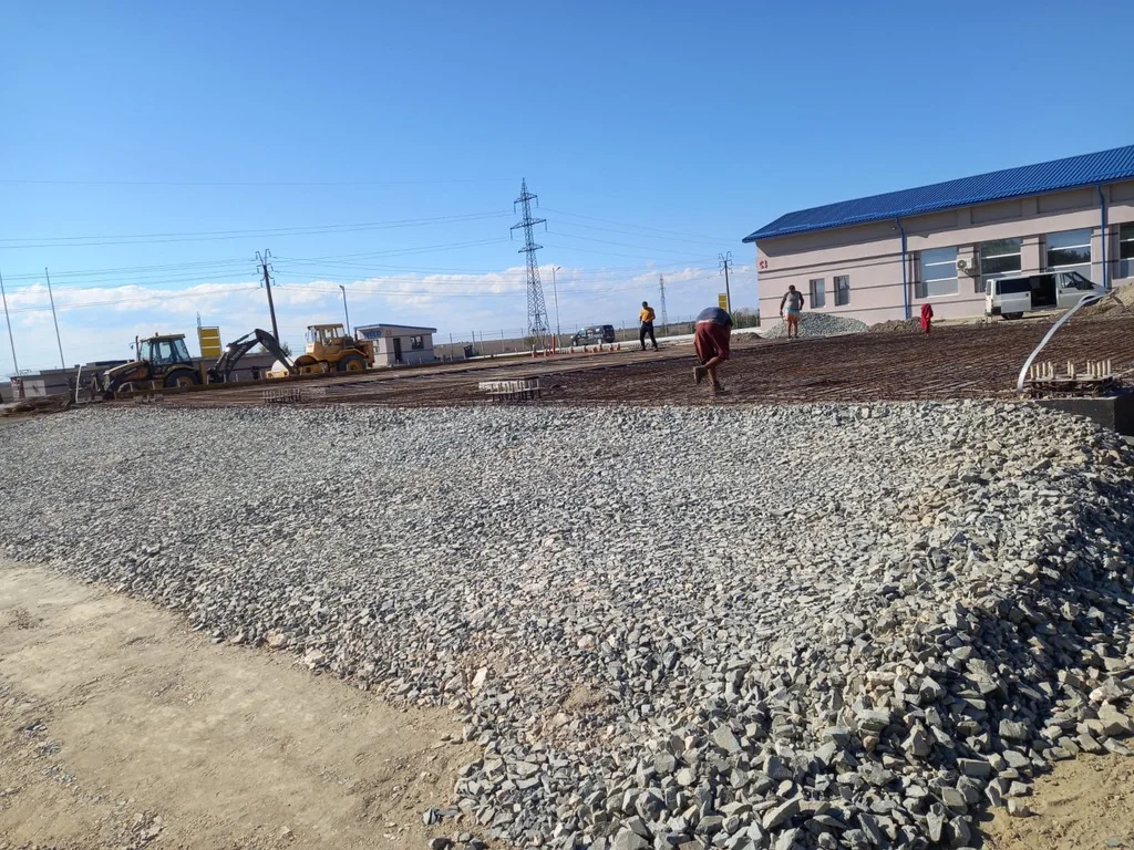 HALE DELTA INTERNATIONAL CONSTANȚA - platforma armata langa hala