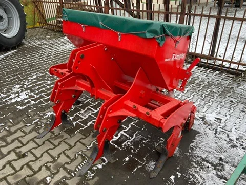 UTILAJE AGRICOLE - utilaj rosu de mici dimensiuni