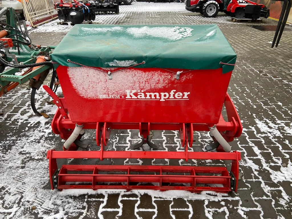 Utilaj agricol Kämpfer cu buncar si organe de lucru