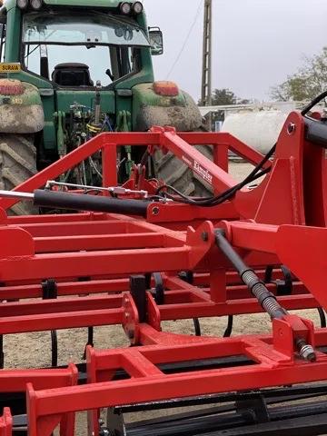 UTILAJE AGRICOLE - cadru rosu si sistem de prindere