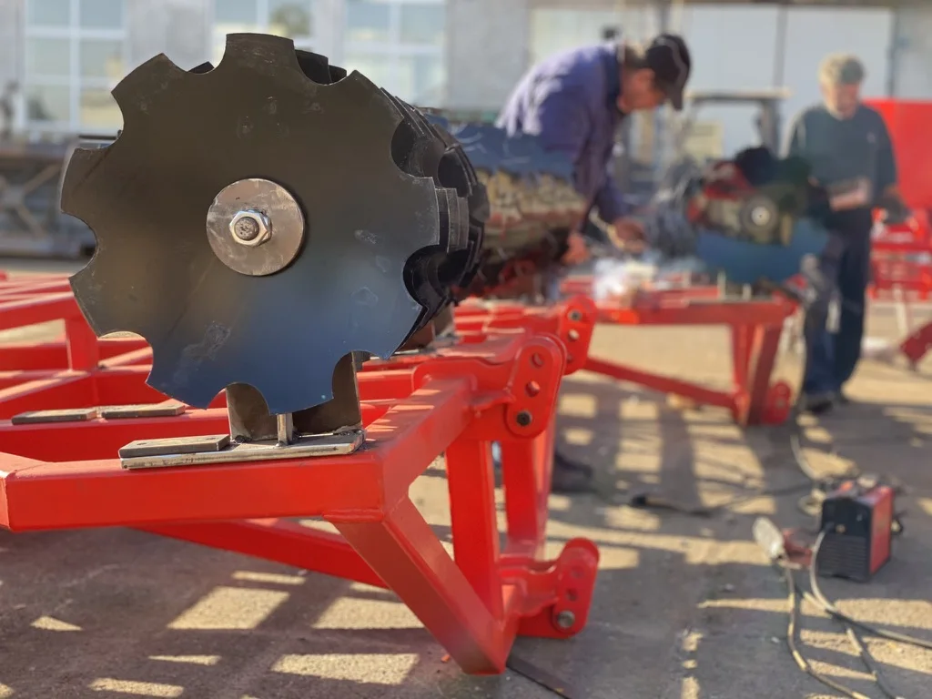 UTILAJE AGRICOLE - disc de lucru si montaj in atelier