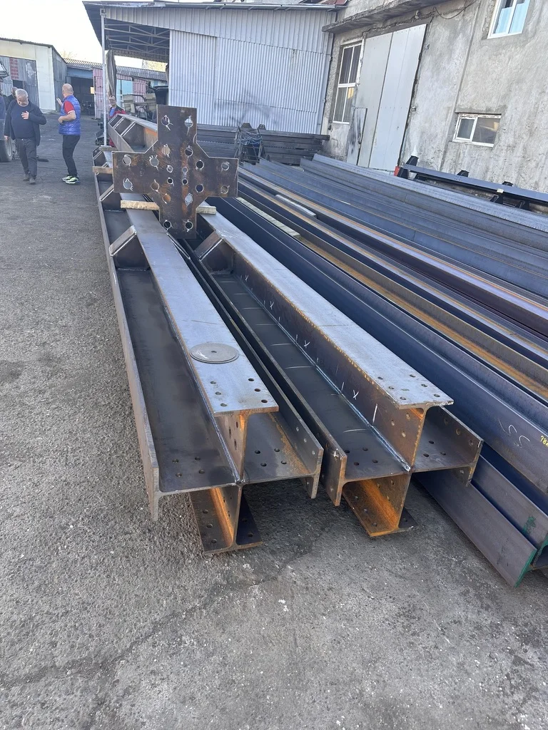 UZINARE STÂLPI PARTENER - detaliu cap stalp si profile metalice